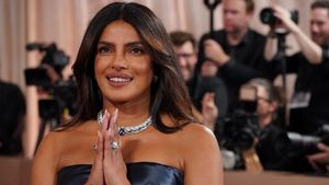 Golden Globes 2026: Priyanka Chopra Jonas Stuns on the Red Carpet