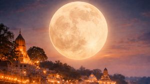 Wolf Supermoon 2026 In Cancer: What The First Full Moon Of The Year Brings For Every Moon Sign