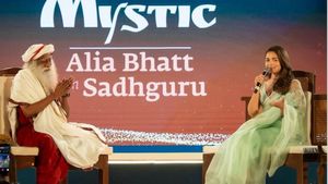 “A Worried Parent Is Not a Good Parent”: Sadhguru’s Advice to Alia Bhatt on Raising Raha