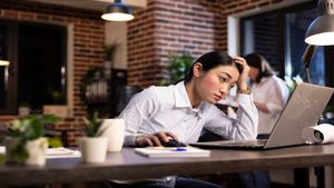 AI Boosts Productivity But Drains People: Here’s What Experts Are Seeing