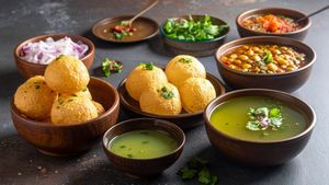 A Child Is Dead After Eating Pani-Puri In Jharkhand — And It's A Warning For Every Parent This Summer