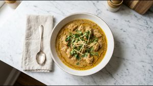 Mughlai Style Rich Gravy Chicken Korma Recipe