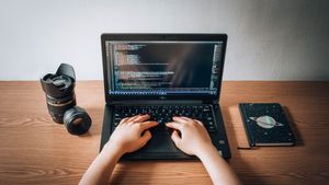 Always Online, Always Exhausted: Expert Explains The Mental Wellness Cost Of Digital Work Culture