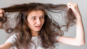 Hacks 101: 10 Overnight Hair Habits That May Reduce Frizz By Morning