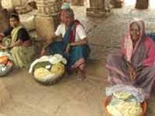 ಕೆನಿಮೊಸರು ಖಡಕ್ ರೊಟ್ಟಿ ಉಣ್ಣಾಕ ಬರ್ರಿ