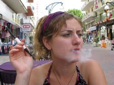 ಸಿಗರೇಟ್ ನಿಂದ ಸೌಂದರ್ಯ ಸುಟ್ಟು ಬೂದಿಯಾದೀತು! 