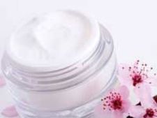 ರಾತ್ರಿ ಹೊತ್ತು ಮುಖಕ್ಕೆ ಕ್ರೀಂ ಹಚ್ಚಿಕೊಂಡರೆ ಏನಾಗುತ್ತೆ?