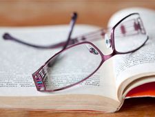 ಕನ್ನಡಕದ ಗಾಜಿನ ಗೆರೆ ಹೋಗಿಸುವ ಸುಲಭ ತಂತ್ರ