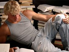 ಫ್ಯಾಷನ್ ಲೋಕದಲ್ಲಿ ಹರಿದ ಪ್ಯಾಂಟ್ ನ ದರಬಾರು