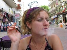 ಸಿಗರೇಟ್ ಸೇದಿದರೆ ತಲೆ ಬೋಳಾಗುತ್ತೆ, ಹುಷಾರ್!