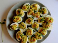 ಮಸಾಲೆ ತುಂಬಿದ ಮೊಟ್ಟೆ ತಿನ್ನಲು ಬಲುರುಚಿ