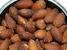 ಕುರುಕಲು ತಿಂಡಿಗಿಂತ ವಾಸಿ ಈ ಬಾದಾಮಿ ರೋಸ್ಟ್