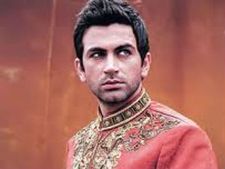 ನಿಮ್ಮ ಮದುವೆ ಅಲ್ಲದಿದ್ದ ಮೇಲೆ ಏಕೆ ಈ ಅಲಂಕಾರ?