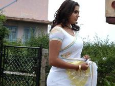 ಬಿಳಿ ಸೀರೆ ಆಕರ್ಷಕವಾಗಿ ಉಡುವ ರೀತಿ ಗೊತ್ತಿದೆಯೇ?