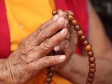 ಸುಂದರ ತರುಣಿ, ಮಗು ಮತ್ತು ಝೆನ್ ಗುರು ಹಾಕುನ್