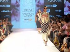 ಎಲ್‌ಎಫ್‌ಡಬ್ಲ್ಯೂ: ಮಂತ್ರಮುಗ್ಧಗೊಳಿಸಿದ ರಾಗಿಣಿಯವರ ವಸ್ತ್ರ ವಿನ್ಯಾಸ!  