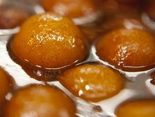 ಸಿಹಿ ತಿನ್ನುವ ಅದಮ್ಯ ಬಯಕೆ-ಕೊಂಚ ಮಿತವಾಗಿರಲಿ! 