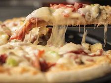 ಅನಾರೋಗ್ಯದ ಕೂಪಕ್ಕೆ ತಳ್ಳುವ-ರುಚಿ ರುಚಿಯಾದ ಪಿಜ್ಜಾ! 