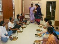 ಊಟ ಮಾಡುವಾಗ ನಾವೇಕೆ ನೆಲದ ಮೇಲೆ ಕುಳಿತುಕೊಳ್ಳಬೇಕು? 