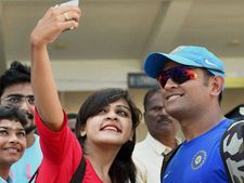 ಸೈಲೆಂಟಾಗಿ ಕಾಡಲಿದೆ 'ಸೆಲ್ಫಿ ಎಲ್ಬೋ' ಸಮಸ್ಯೆ- ಎಚ್ಚರ!  