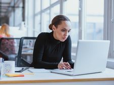 ದಿನವಿಡೀ ಕುಳಿತು ಕೆಲಸ ಮಾಡುವವರು, ತಪ್ಪದೇ ಈ ಲೇಖನ ಓದಿ....