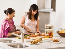 ಅತ್ತೆಯೊಂದಿಗೆ ಹೊಂದಿಕೊಂಡರೆ ಅರ್ಧ ಯುದ್ಧ ಗೆದ್ದಂತೆ! 