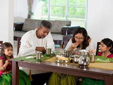 ಊಟದ ಬಳಿಕ ಇಂತಹ ಕೆಟ್ಟ ಅಭ್ಯಾಸಗಳನ್ನು ಇಂದೇ ನಿಲ್ಲಿಸಿ! 