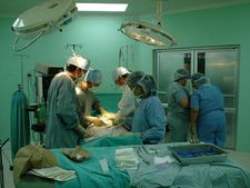 ಶಸ್ತ್ರಚಿಕಿತ್ಸೆಯ ಸಮಯದಲ್ಲಿ ವೈದ್ಯರ ಡ್ಯಾನ್ಸ್! ವಿಡಿಯೋ ವೈರಲ್   