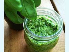 ಕೂದಲುದುರುವ ಸಮಸ್ಯೆಗೆ -'ತುಳಸಿ ಎಲೆಯ' ಹೇರ್ ಪ್ಯಾಕ್...  