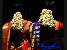 ಹೂವು ಮುಡಿದ ಹೆಣ್ಣು, ಸಂತೋಷ-ಸಮೃದ್ಧಿಯ ಸಂಕೇತ! 