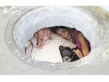 ಕಳೆದ 22 ವರ್ಷಗಳಿಂದ ಈ ದಂಪತಿ ಒಳಚರಂಡಿಯಲ್ಲಿ ವಾಸಿಸುತ್ತಿದ್ದಾರೆ!