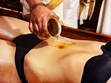 ಹೊಕ್ಕಳಿಗೆ ಒಂದೆರಡು ಚಮಚ ಎಣ್ಣೆ ಹಚ್ಚಿಕೊಂಡರೆ ನಾನಾ ಲಾಭ!	  