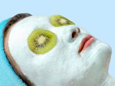 ಬಿಸಿಲಿನ ತಾಪಕ್ಕೆ, ತಂಪಾಗಿಸುವ 'ಕಿವಿ ಹಣ್ಣಿನ' ಫೇಸ್ ಪ್ಯಾಕ್ 