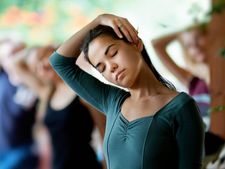 ಕುತ್ತಿಗೆಯಲ್ಲಿ ಮೂಡುವ ನೆರಿಗೆ ಸಮಸ್ಯೆ! ಇಲ್ಲಿದೆ ನೋಡಿ ಸರಳೋಪಾಯ.... 