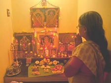 ಅಡುಗೆ ಮನೆಯ ಪಕ್ಕ ದೇವರ ಕೋಣೆ ಇದೆಯೇ? ಹಾಗಾದರೆ ತಕ್ಷಣ ತೆಗೆಯಿರಿ	