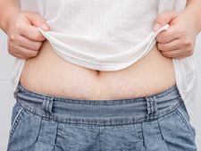 ಸ್ಟ್ರೆಚ್ ಮಾರ್ಕ್‌ನಿಂದ ಮುಕ್ತಿ ಹೊಂದಲು ಆಲೀವ್ ಎಣ್ಣೆಯ ಮಸಾಜ್