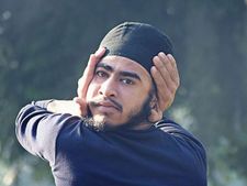 ಅಚ್ಚರಿಯಾದರೂ ಇದು ಸತ್ಯ! ಈತನ ಶರೀರ ರಬ್ಬರ್‌ನಂತೆ ತಿರುಗುವುದು!   