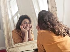 ಬ್ಯೂಟಿ ಟಿಪ್ಸ್: ವಯಸ್ಸಾದ ಕಲೆಗಳನ್ನು ತೆಗೆಯಲು ಮನೆ ಔಷಧಿಗಳು	