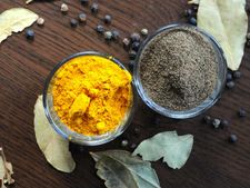 ಅರಿಶಿನ ಮತ್ತು ಕಾಳುಮೆಣಸಿನ ಪುಡಿಗಳ ಮಿಶ್ರಣದ ಸೇವನೆಯ ಹತ್ತು ಪ್ರಯೋಜನಗಳು