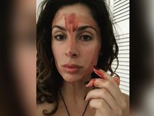 ಮುಟ್ಟಿನ ರಕ್ತದಿಂದ ಮುಖಕ್ಕೆ ರಂಗು ಹಚ್ಚಿಕೊಳ್ಳುತ್ತಾಳೆ ಈ ’ರಕ್ತ ಮಾಟಗಾತಿ’!! 