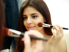 ಮೇಕಪ್ ಕೂಡಲೆ ಅಳಿಸಿ ಹೋಗದಂತೆ ಕಾಪಾಡಬೇಕೆ? ಇಲ್ಲಿದೆ ನೋಡಿ ಮಾಹಿತಿ!