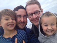 ಈ ಮನೆಯಲ್ಲಿ ಅಮ್ಮ ತಂದೆ, ತಂದೆ ತಾಯಿಯಾಗಿದ್ದಾರೆ: ಮಗು ಮಾತ್ರ ತಟಸ್ಥ