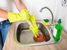 ಕಟ್ಟಿಕೊಂಡಿರುವ ಸಿಂಕ್ ಅನ್ನು ಅನ್‌ಬ್ಲಾಕ್ ಮಾಡುವುದು ಹೇಗೆ?