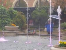 ಹಿರಿಯ ಜೋಡಿಗಳು ಮಳೆಯಲ್ಲಿ ನೆನೆದು ಡ್ಯಾನ್ಸ್ ಮಾಡಿರುವ ವಿಡಿಯೋ ವೈರಲ್ 