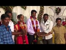 ಮದುವೆಯಲ್ಲಿ ದಂಪತಿಗಳಿಗೆ 5 ಲೀಟರ್ ಪೆಟ್ರೋಲ್ ಉಡುಗೊರೆ ಮಾಡಿದ ಗೆಳೆಯರು!!    