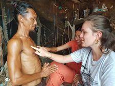 ಡಜನ್ ಗಟ್ಟಲೆ ಪ್ರವಾಸಿಗರನ್ನು ಆಕರ್ಷಿಸಿರುವ ಥಾಯ್ಲೆಂಡ್ ನ `ಗವಿಮಾನವ’! 