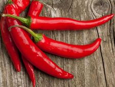 ಕೂದಲು ಉದುರುವ ಸಮಸ್ಯೆ ಇದ್ದರೆ, ಖಾರ ಮೆಣಸು ಬಳಸಿ ನೋಡಿ!  