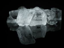 ಮಂಜುಗಡ್ಡೆಯಲ್ಲಿರುವ ಈ 7 ಅಚ್ಚರಿಯ ಸೌಂದರ್ಯ ಪ್ರಯೋಜನಗಳು ನಿಮಗೆ ತಿಳಿದಿರಲಿಕ್ಕಿಲ್ಲ!   