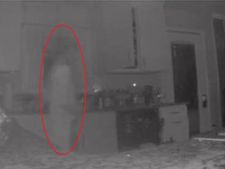 ತಾಯಿಗೆ ಸಿಸಿಟಿವಿಯಲ್ಲಿ ಕಾಣಿಸುತ್ತಿದೆಯಂತೆ ಸತ್ತ ಮಗನ ದೆವ್ವದ ಆಕೃತಿಗಳು