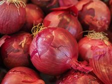 ಬ್ಯೂಟಿ ಟಿಪ್ಸ್: ಮನೆಯಲ್ಲಿಯೇ ತಯಾರಿಸಿ ನೋಡಿ ಈರುಳ್ಳಿ ಫೇಸ್ ಪ್ಯಾಕ್  